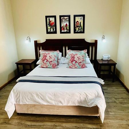 17 on Bird Guest House Beaufort West Extérieur photo