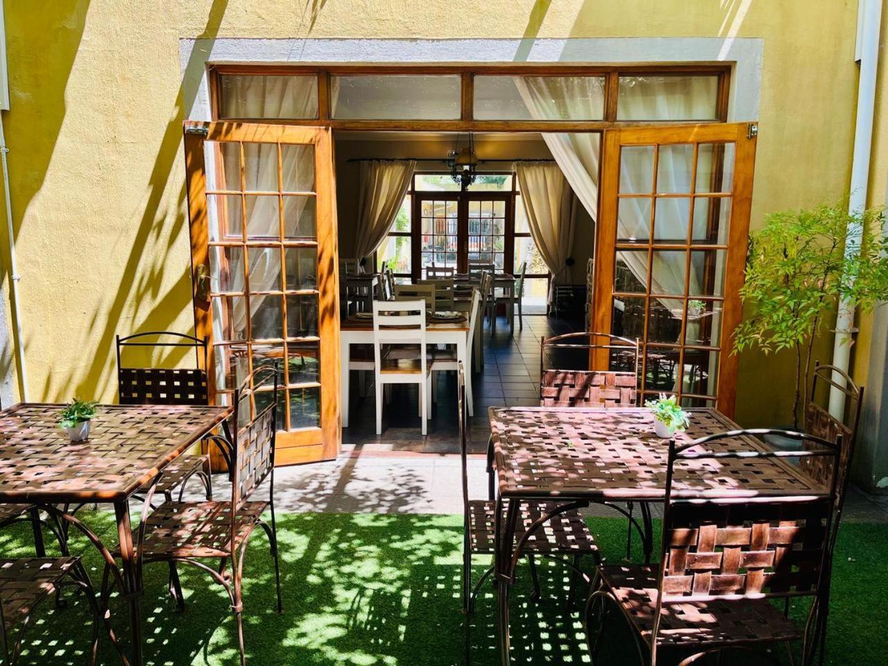 17 on Bird Guest House Beaufort West Extérieur photo