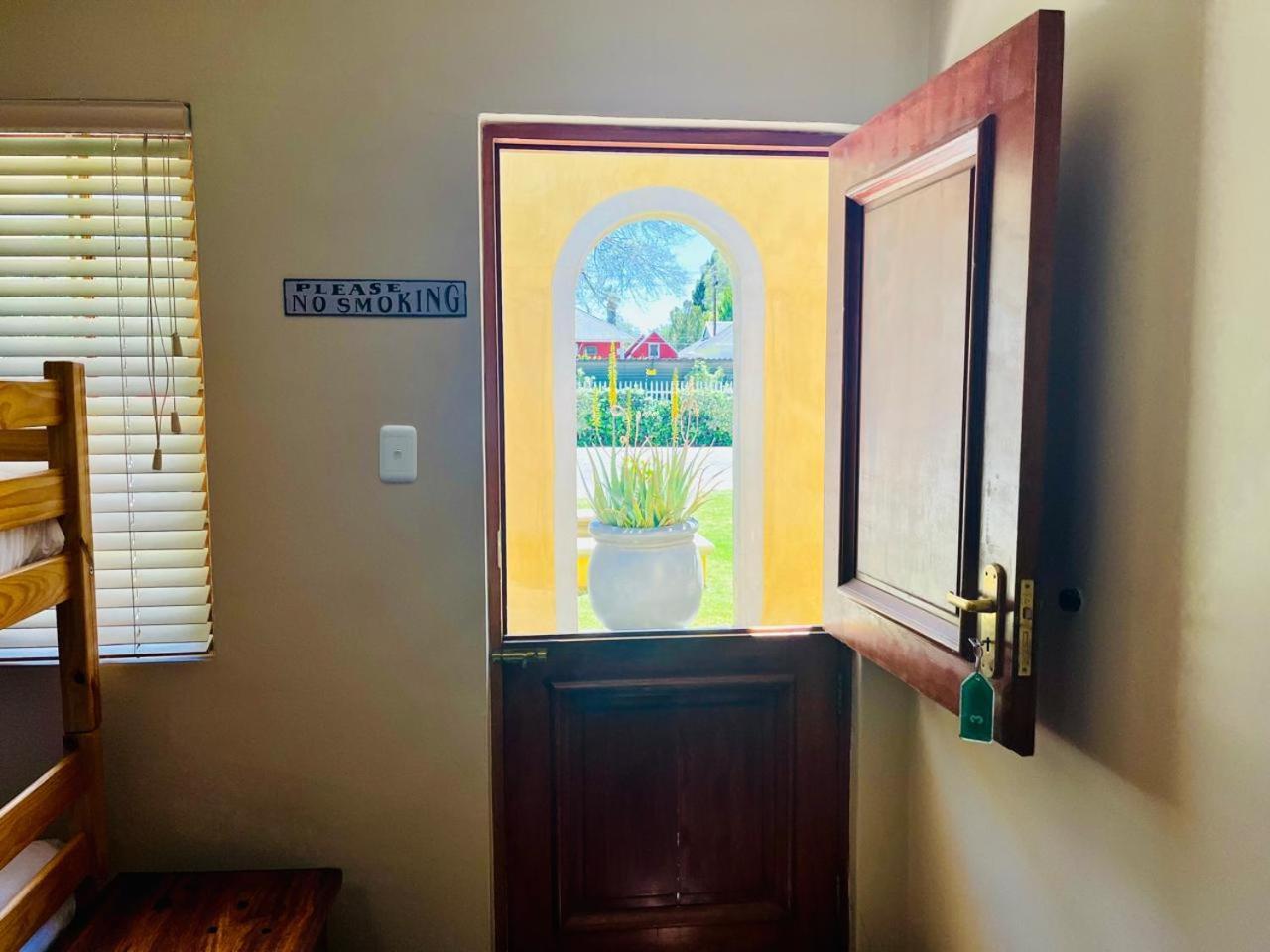 17 on Bird Guest House Beaufort West Extérieur photo