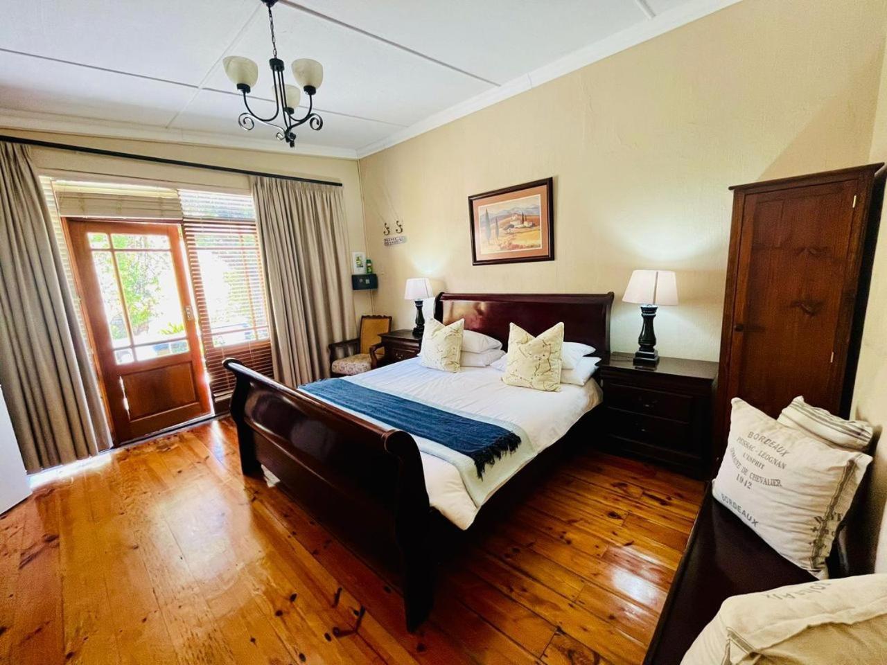 17 on Bird Guest House Beaufort West Extérieur photo