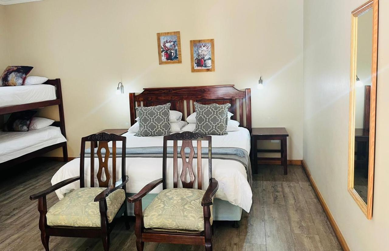 17 on Bird Guest House Beaufort West Extérieur photo