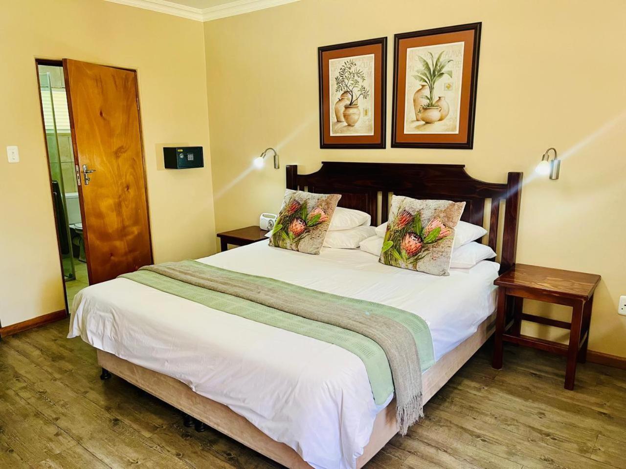 17 on Bird Guest House Beaufort West Extérieur photo