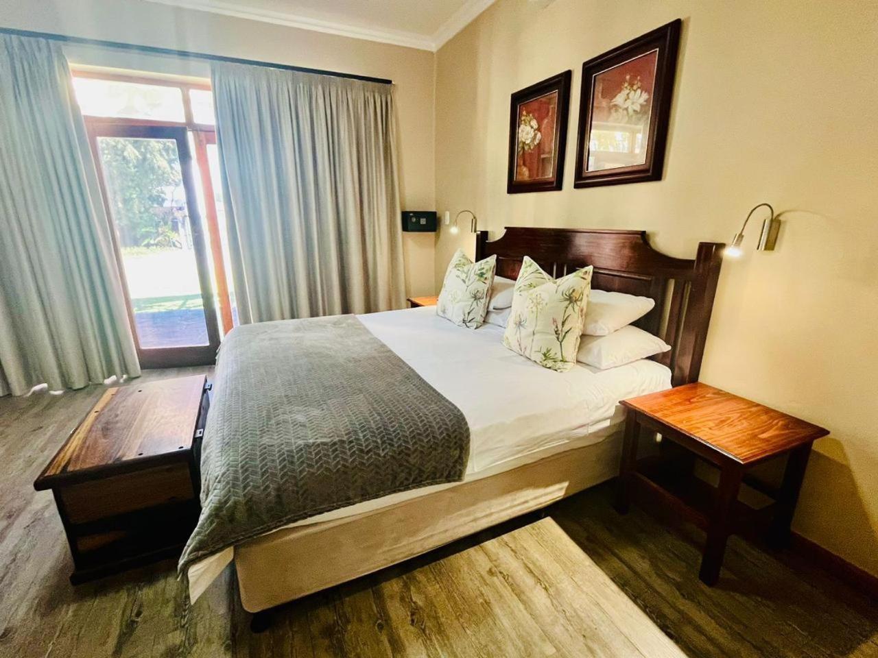 17 on Bird Guest House Beaufort West Extérieur photo