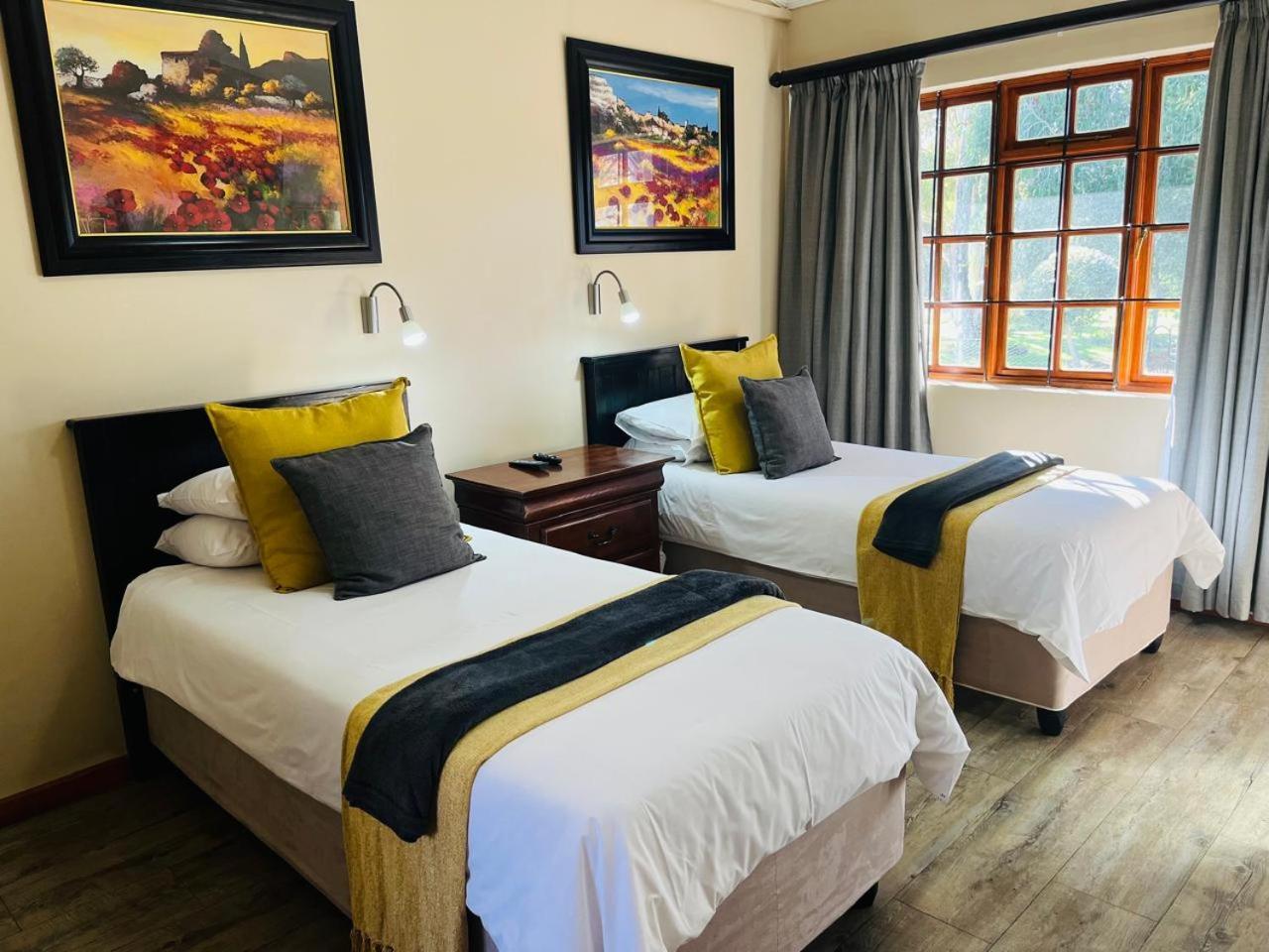 17 on Bird Guest House Beaufort West Extérieur photo