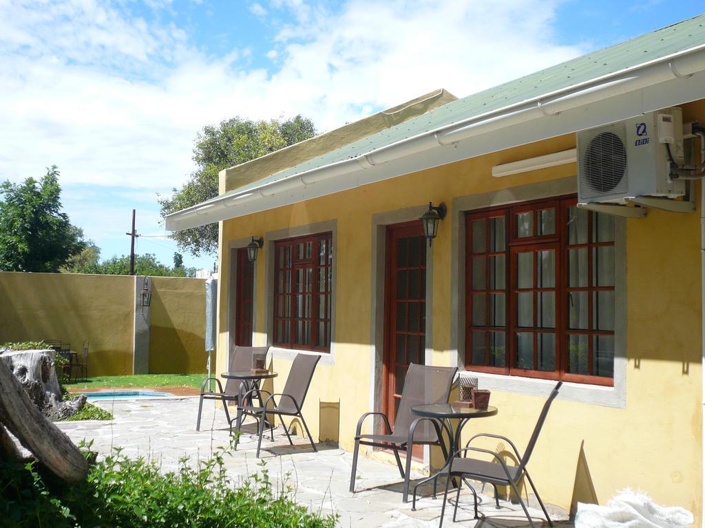 17 on Bird Guest House Beaufort West Extérieur photo
