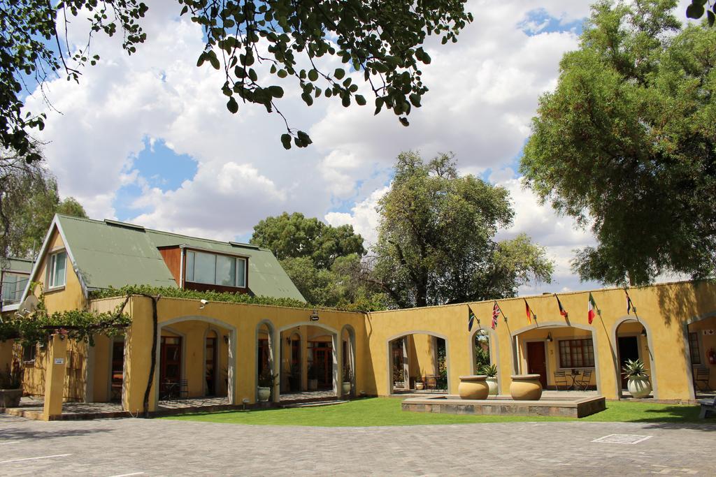 17 on Bird Guest House Beaufort West Extérieur photo