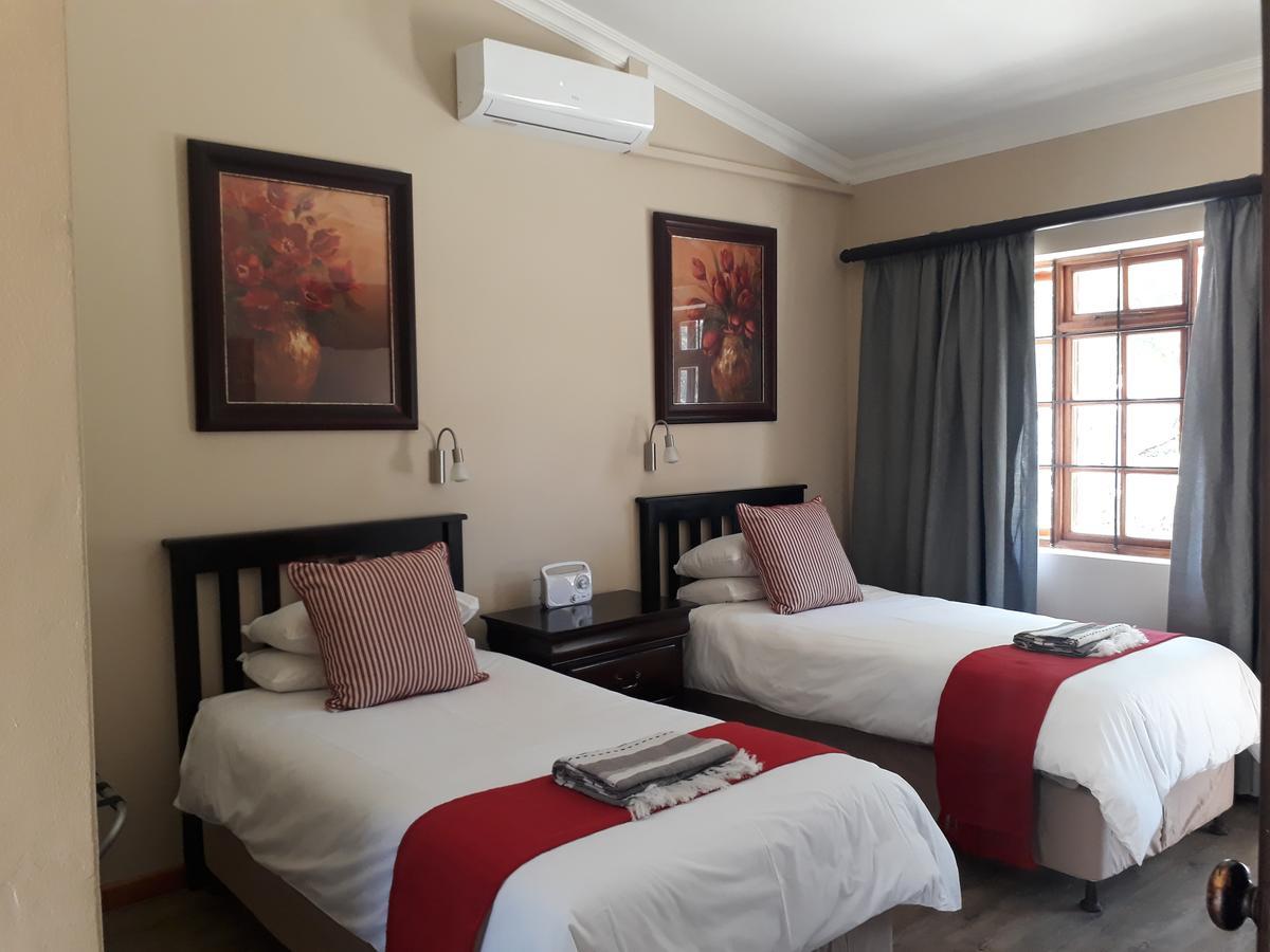 17 on Bird Guest House Beaufort West Extérieur photo