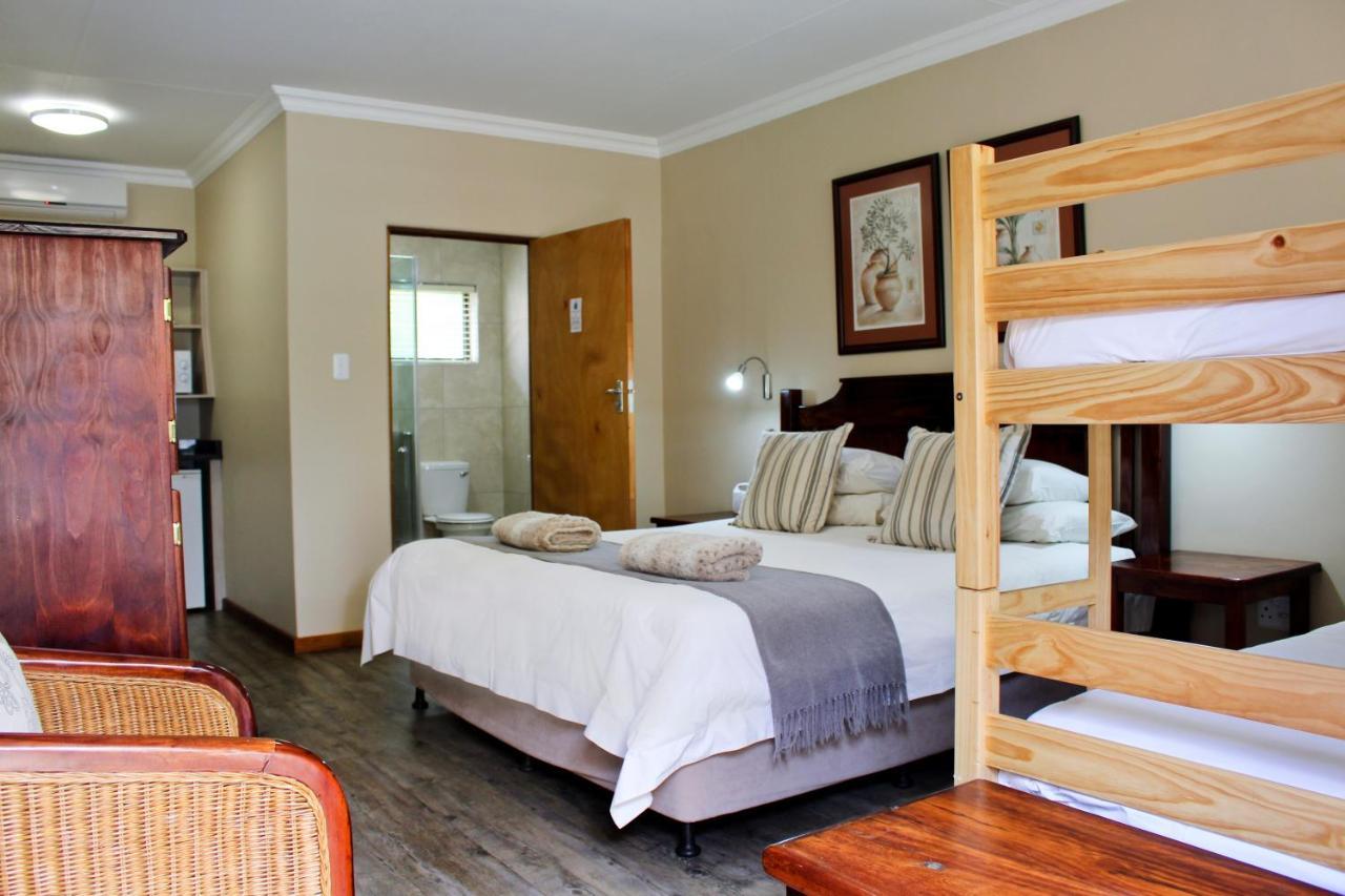 17 on Bird Guest House Beaufort West Extérieur photo