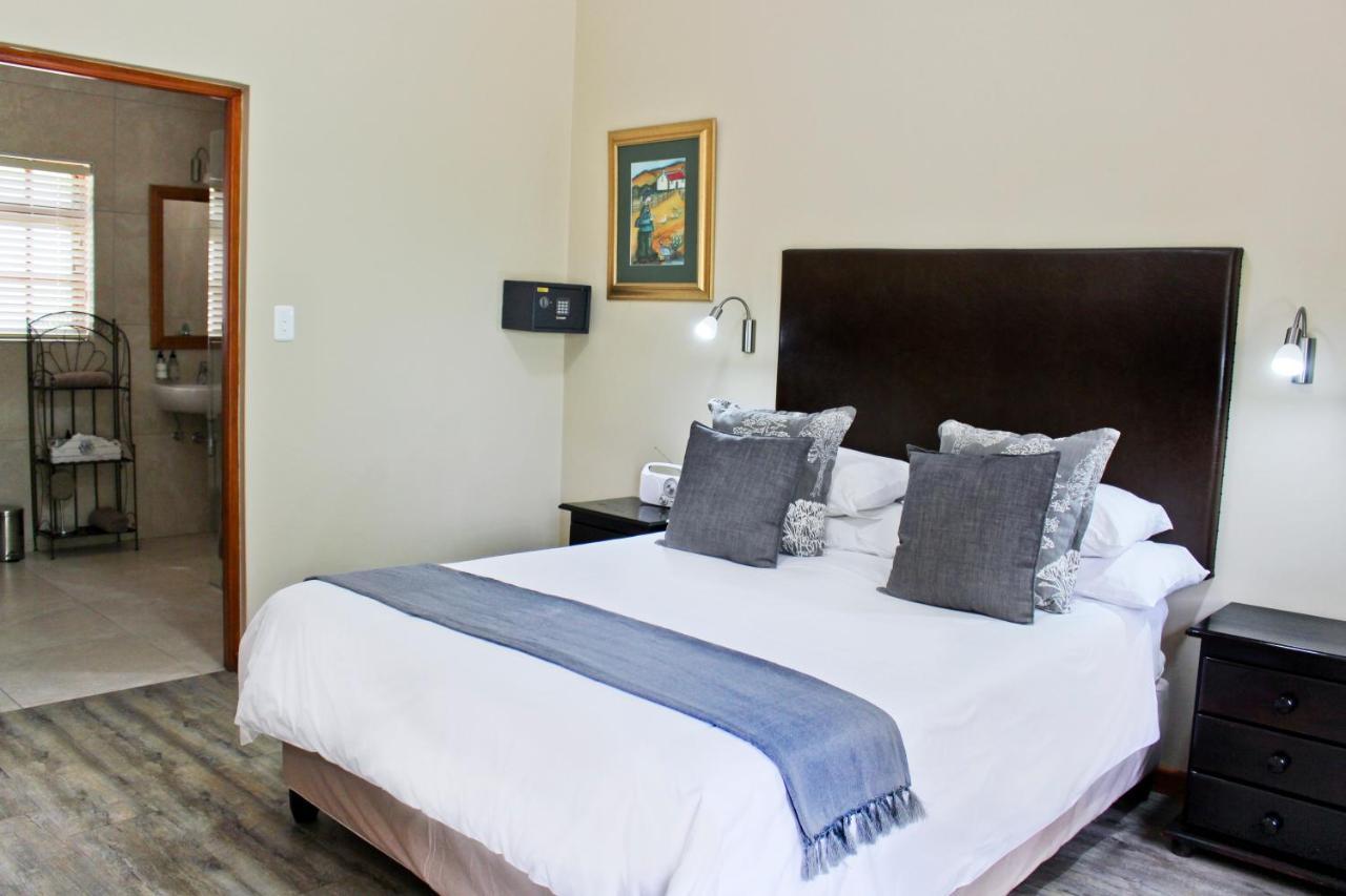 17 on Bird Guest House Beaufort West Extérieur photo