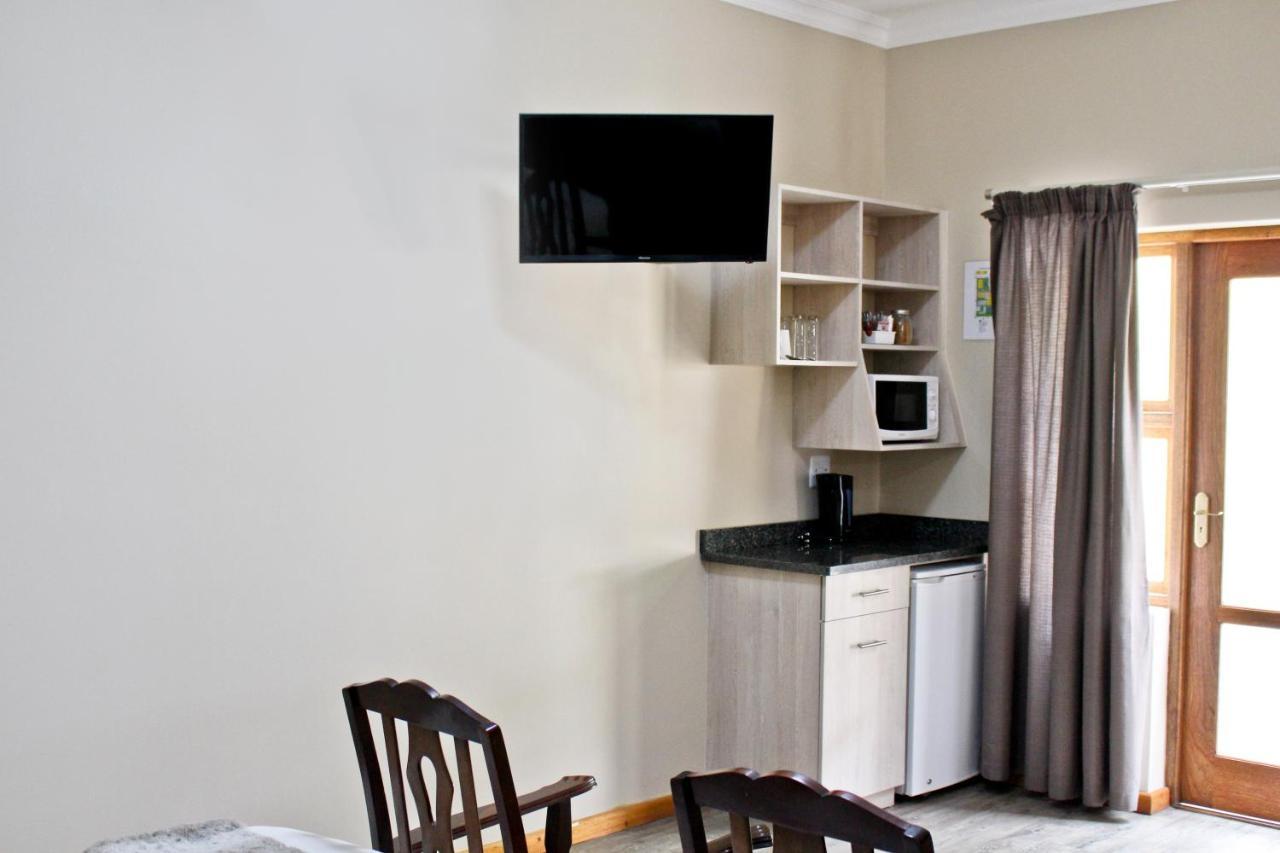 17 on Bird Guest House Beaufort West Extérieur photo