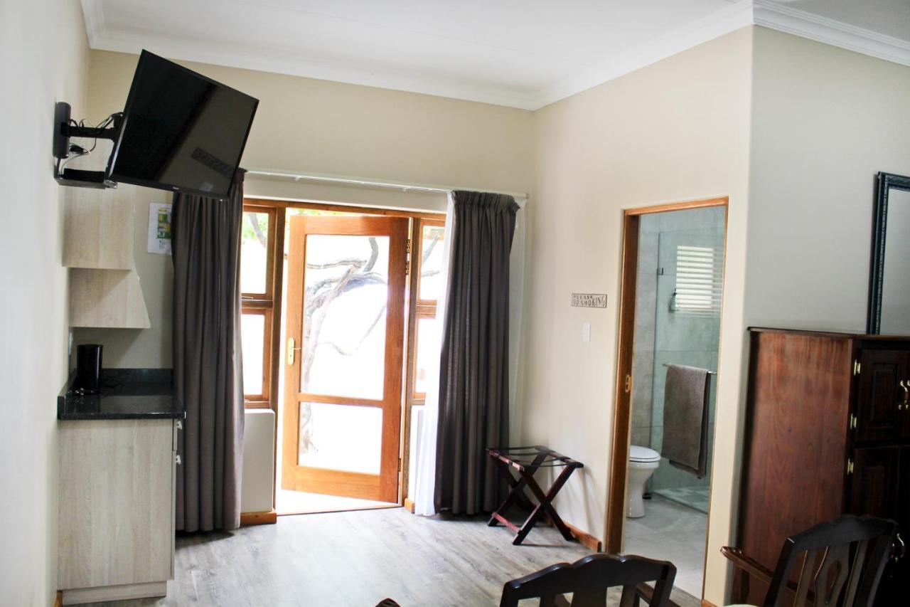 17 on Bird Guest House Beaufort West Extérieur photo