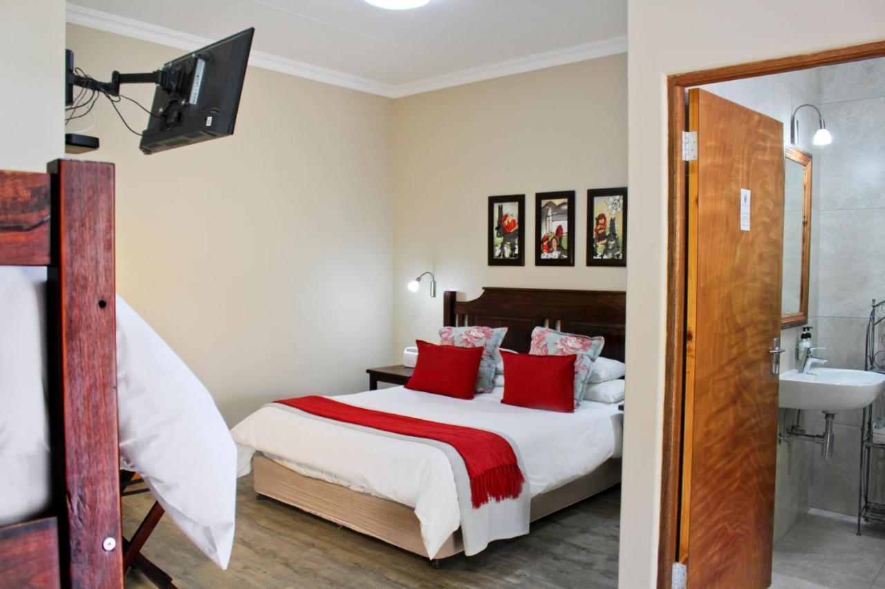 17 on Bird Guest House Beaufort West Extérieur photo