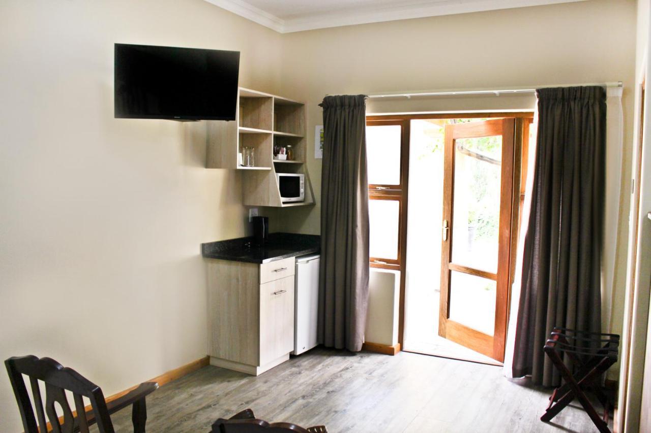 17 on Bird Guest House Beaufort West Extérieur photo