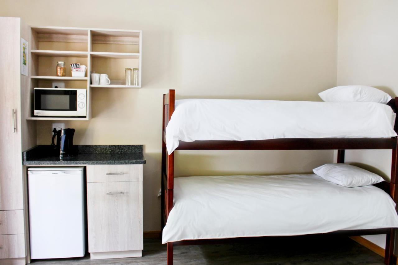 17 on Bird Guest House Beaufort West Extérieur photo
